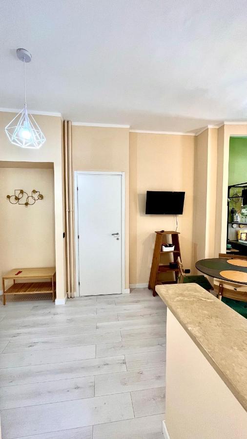 New Apartment, Near Metro Monte Grappa Турин Екстер'єр фото